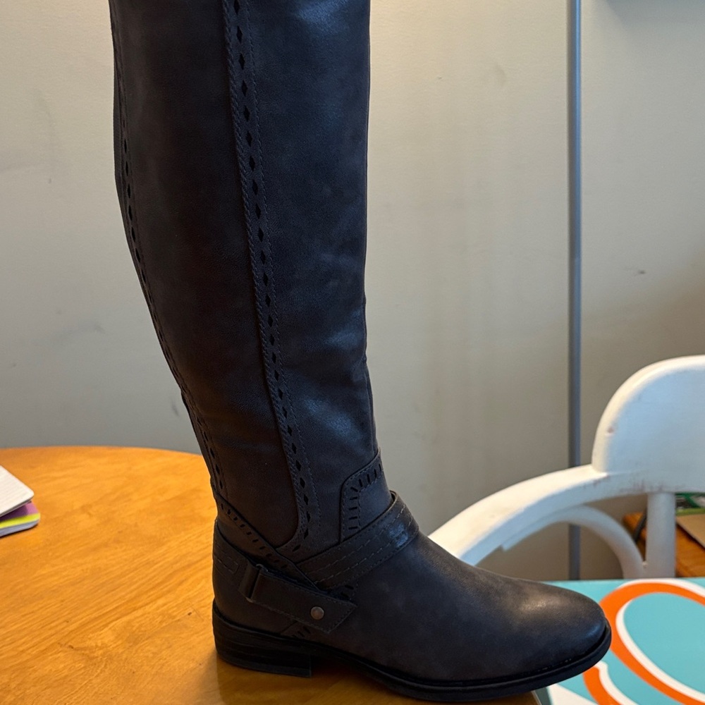 Elegant Over-the-Knee Boots with Braided Side Detail